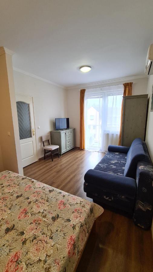 Gabi Apartman Hajduszoboszlo Exterior foto