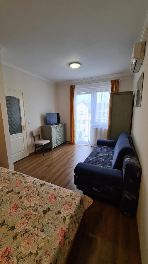 Gabi Apartman Hajduszoboszlo Exterior foto